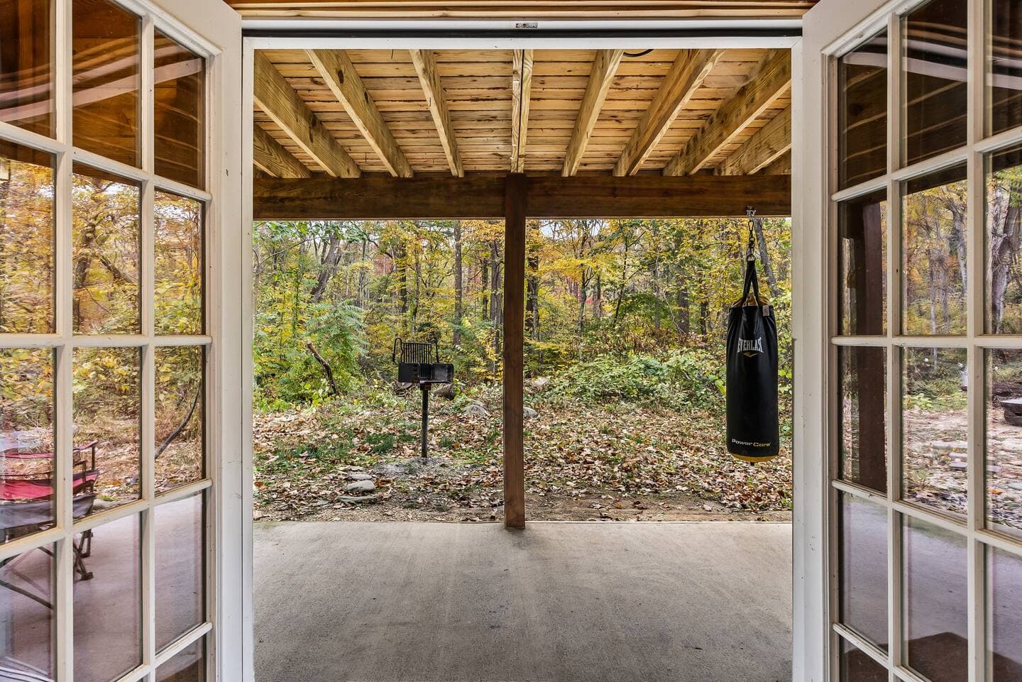 Serenity Creek Main Cabin thumbnail 9